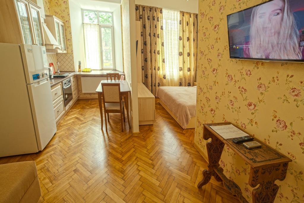 Apart Hotel Kvartira 1 Odessa Esterno foto