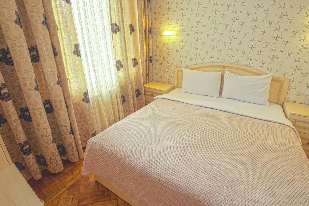 Apart Hotel Kvartira 1 Odessa Esterno foto