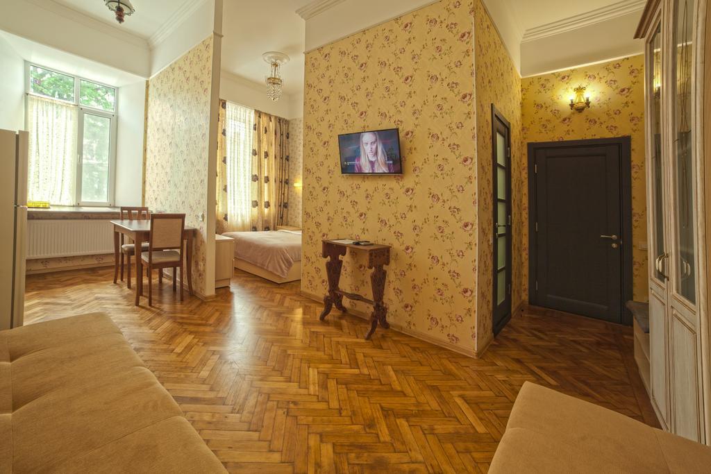 Apart Hotel Kvartira 1 Odessa Esterno foto