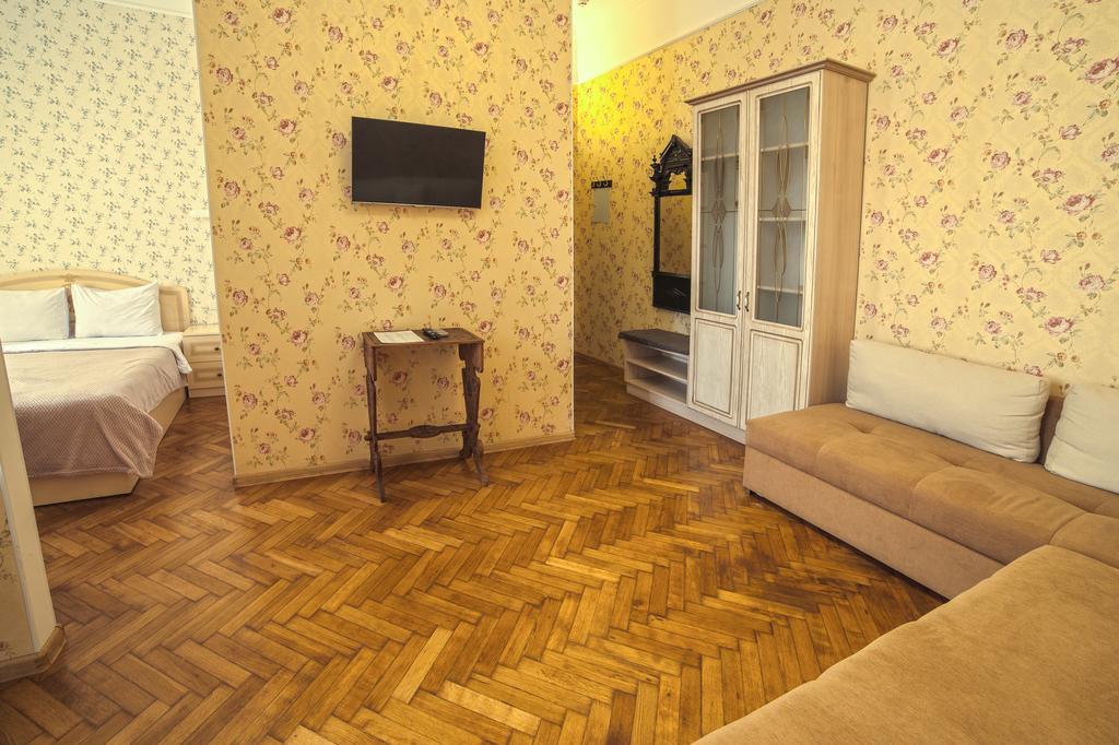 Apart Hotel Kvartira 1 Odessa Esterno foto