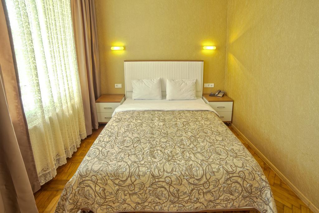 Apart Hotel Kvartira 1 Odessa Esterno foto