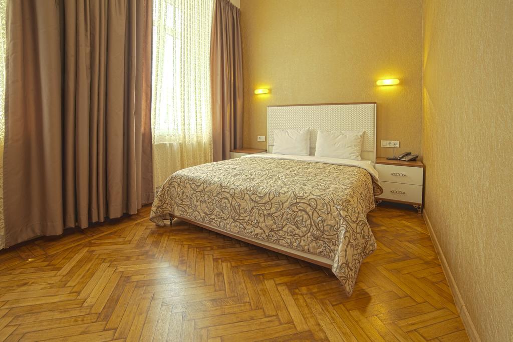 Apart Hotel Kvartira 1 Odessa Esterno foto