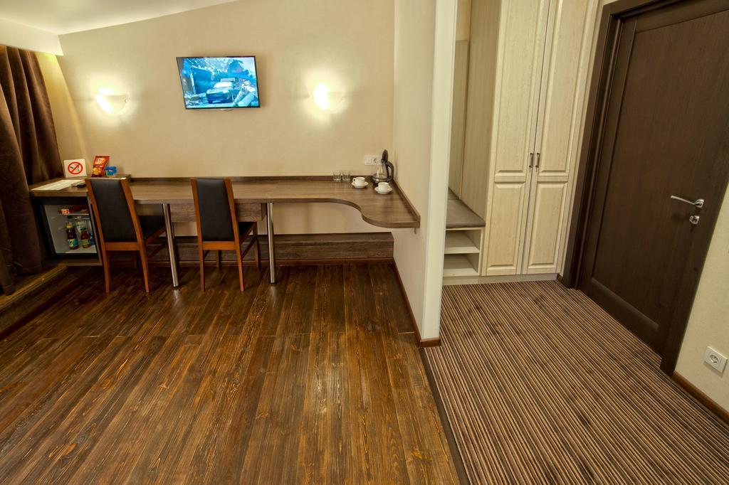 Apart Hotel Kvartira 1 Odessa Esterno foto